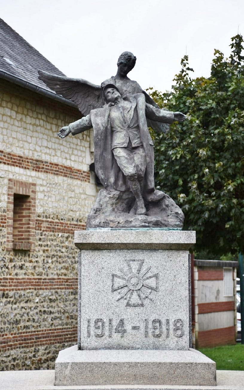 Statue commémorative de soldats de la Première Guerre mondiale en France