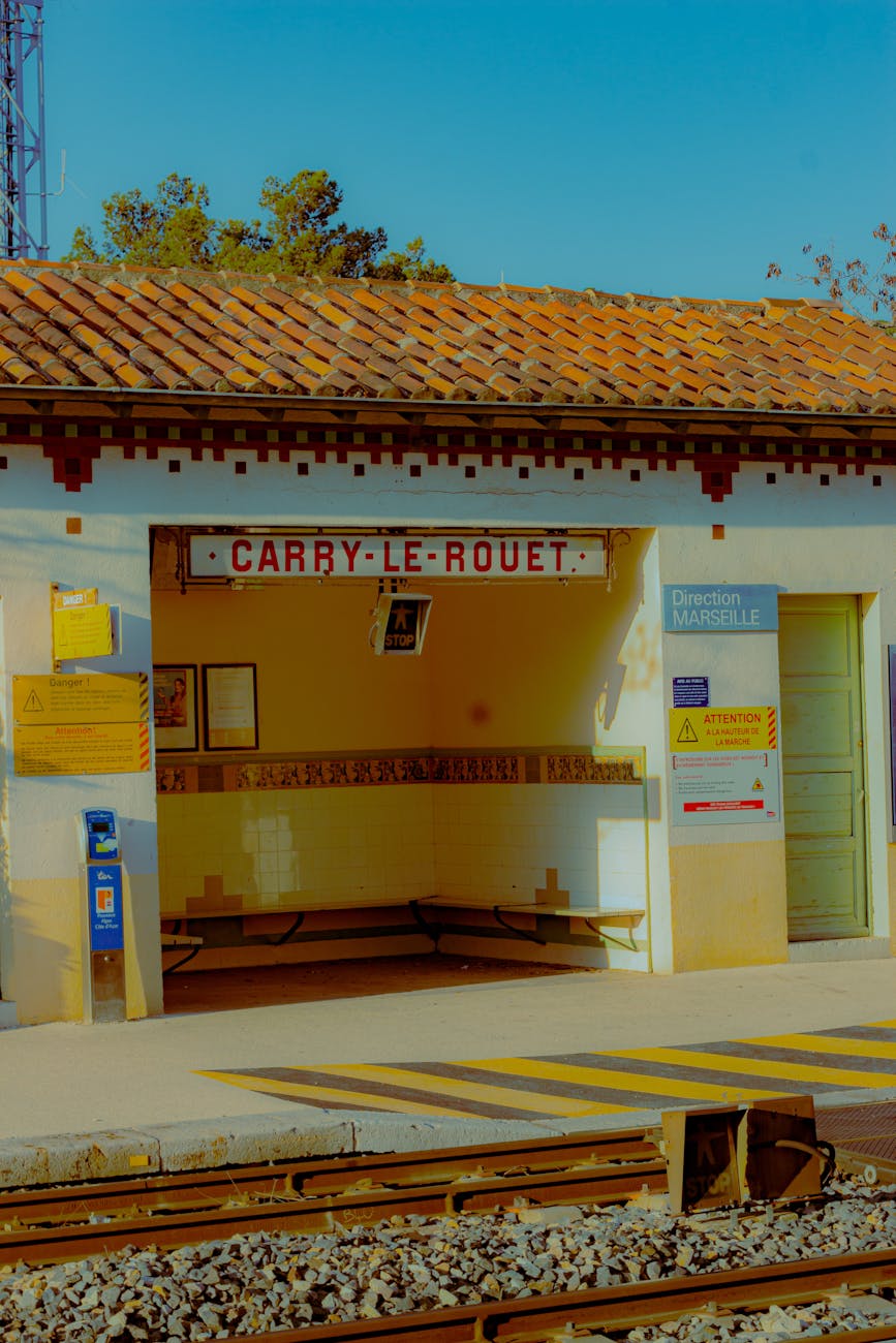 Petite gare ferroviaire de campagne