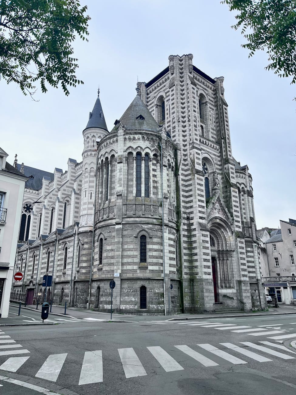 Architecture historique de la cathédrale Saint-Maurice à Angers