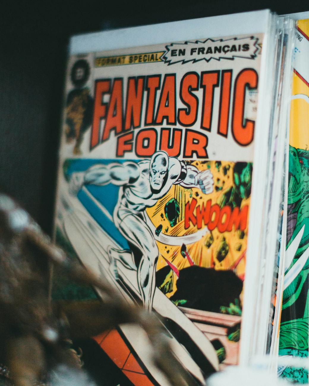 Couverture de bande dessinée vintage en gros plan, héros classiques