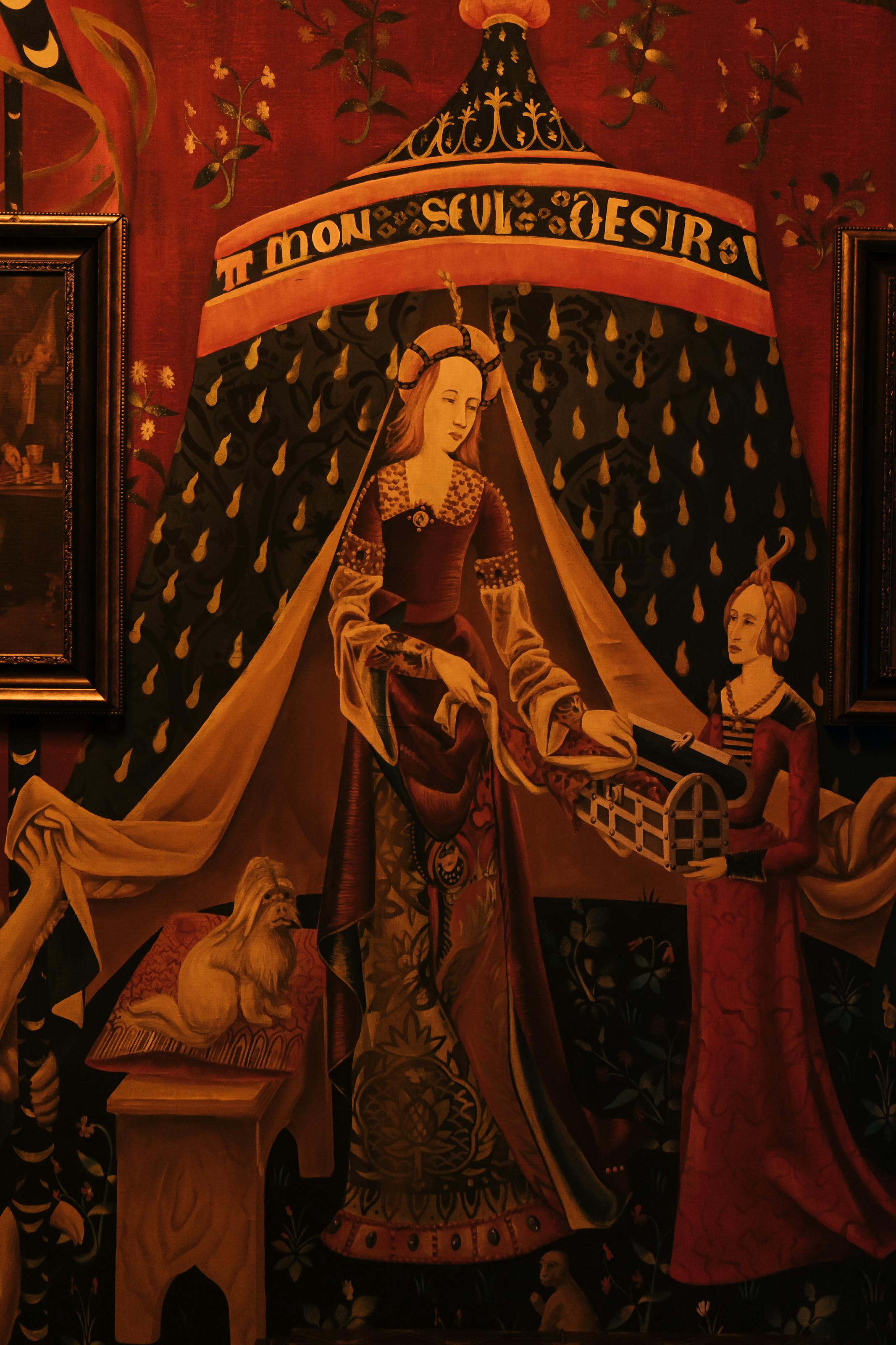 Tapisserie médiévale dame à la licorne, riche en détails et couleurs vibrantes