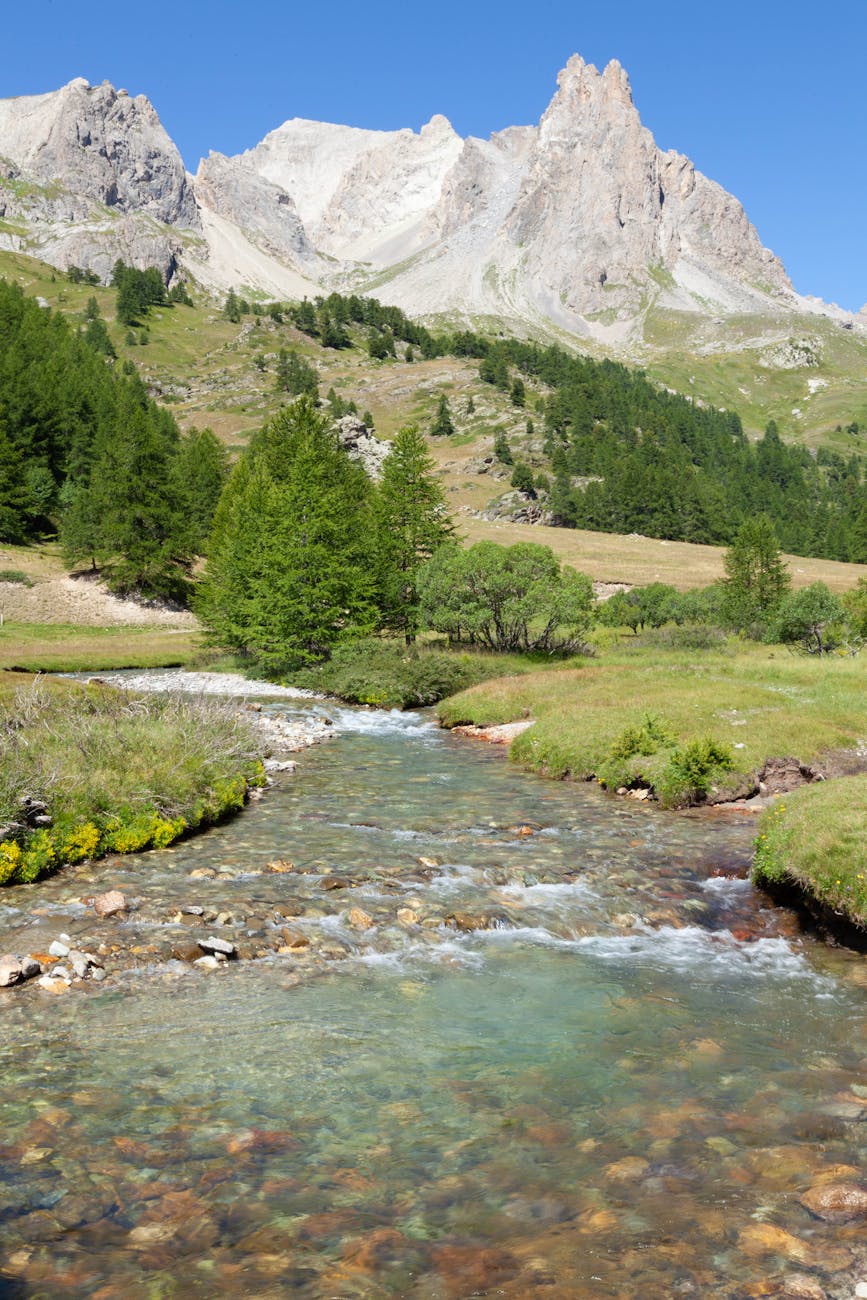 Vallée de la Durance et montagnes alpines au-dessus de Briançon