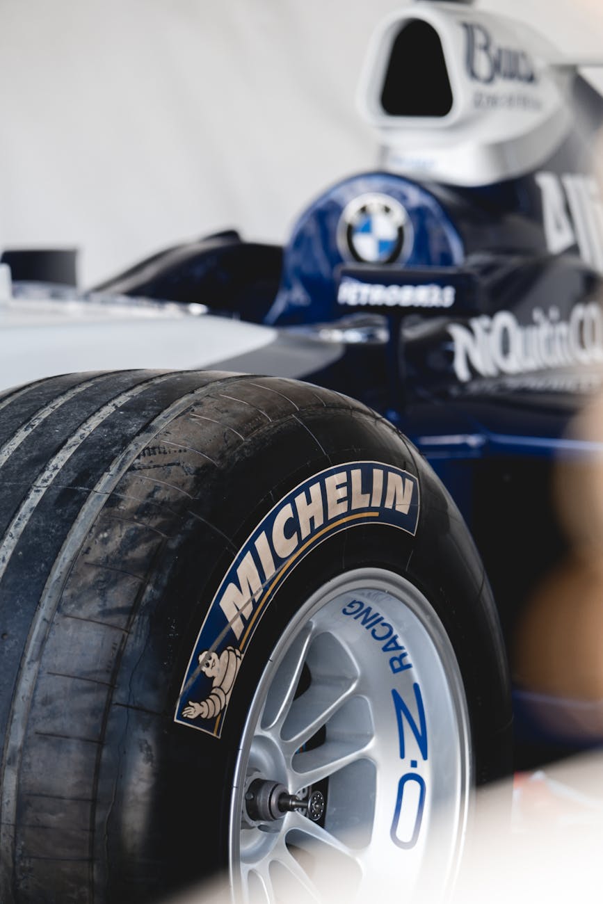 Pneu sur véhicule de course