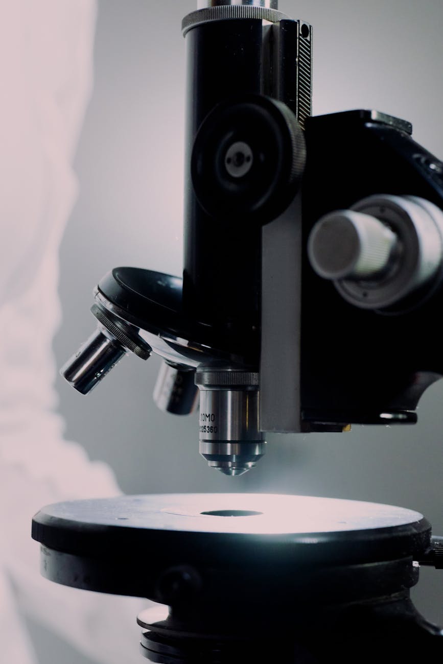 Microscope dans un laboratoire de recherche