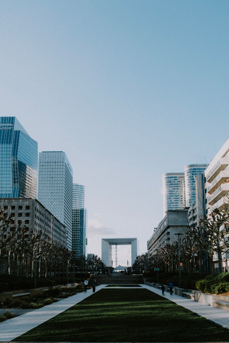 Vue urbaine sur la Grande Arche