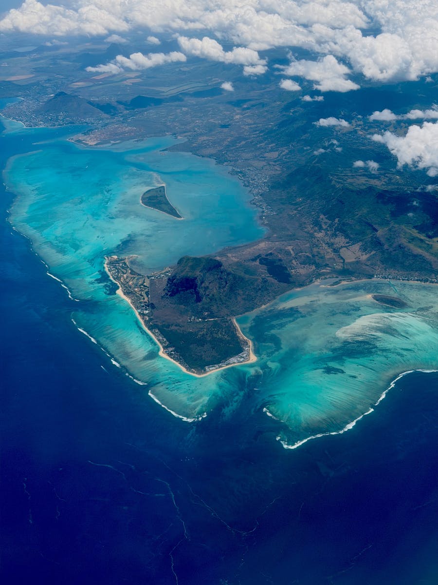 Vue aérienne d'une île de l'océan Indien