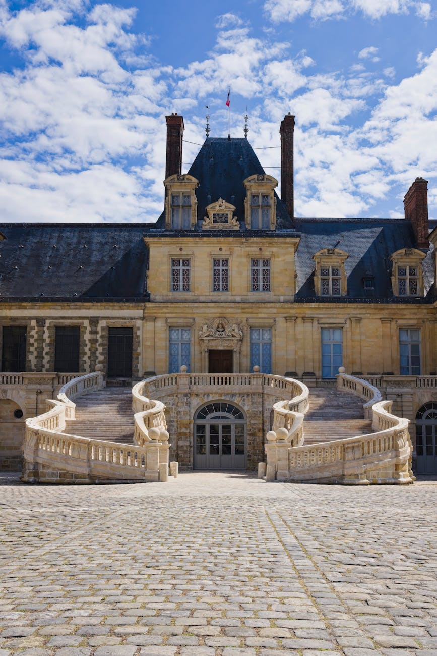 Château de Fontainebleau et son escalier en fer-à-cheval