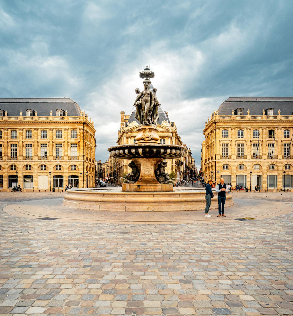 Place de la Bourse à Bordeaux et fontaine des Trois Grâces