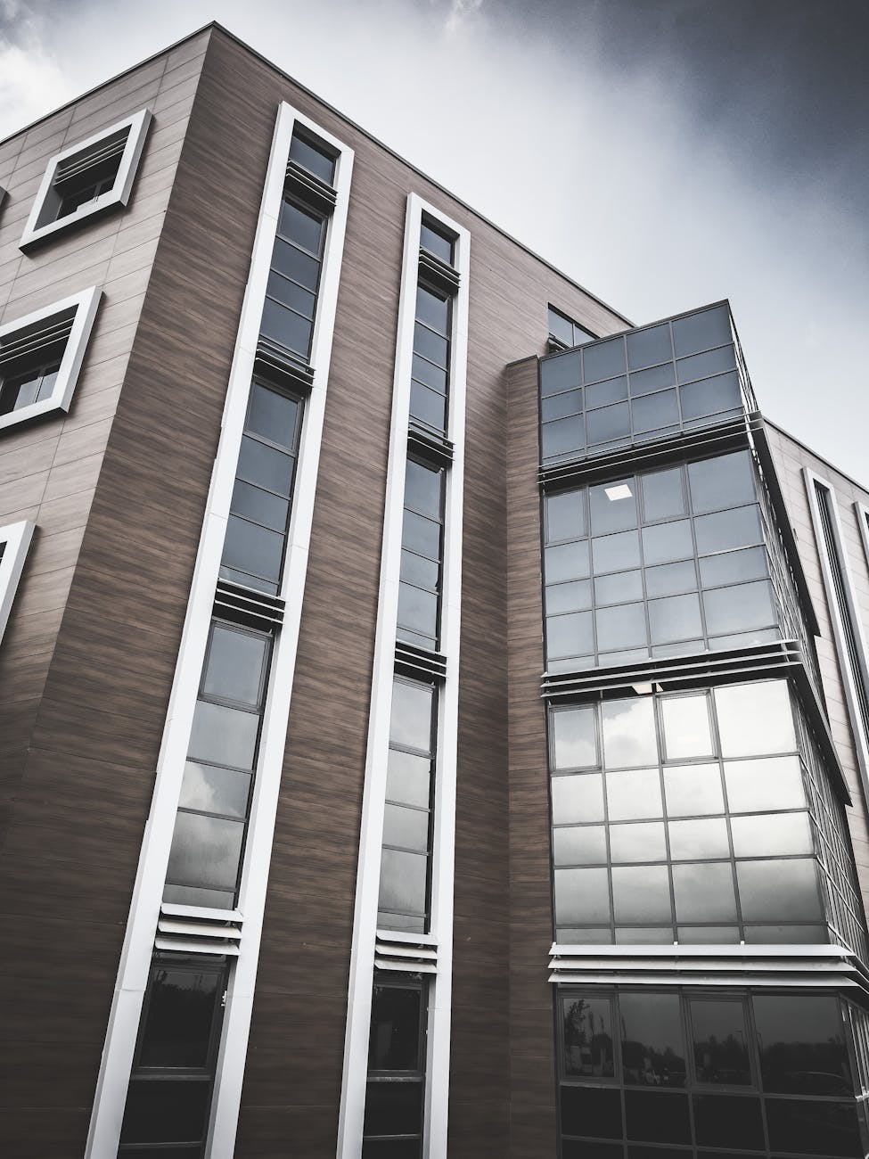 Façade d'un immeuble de bureaux moderne