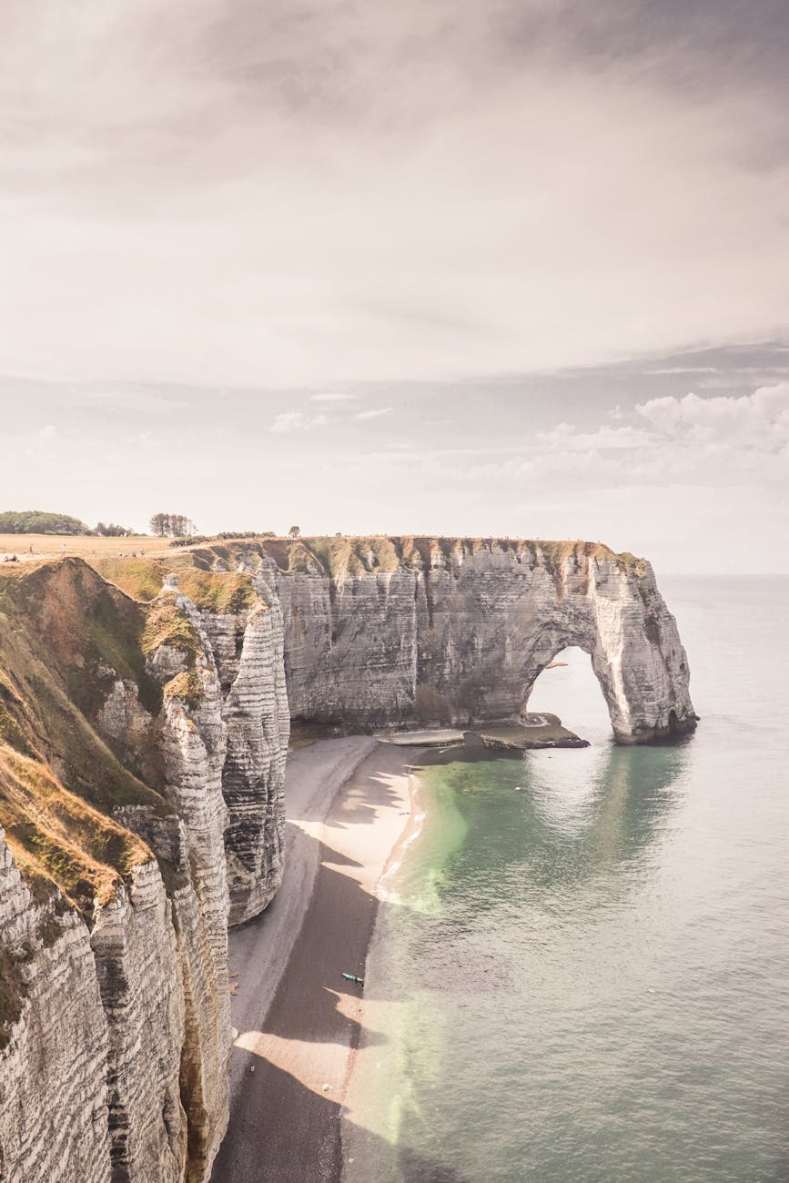 Falaises de craie d'Étretat à proximité du Havre