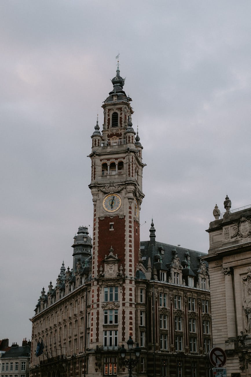 Tour gothique de la Vieille Bourse de Lille