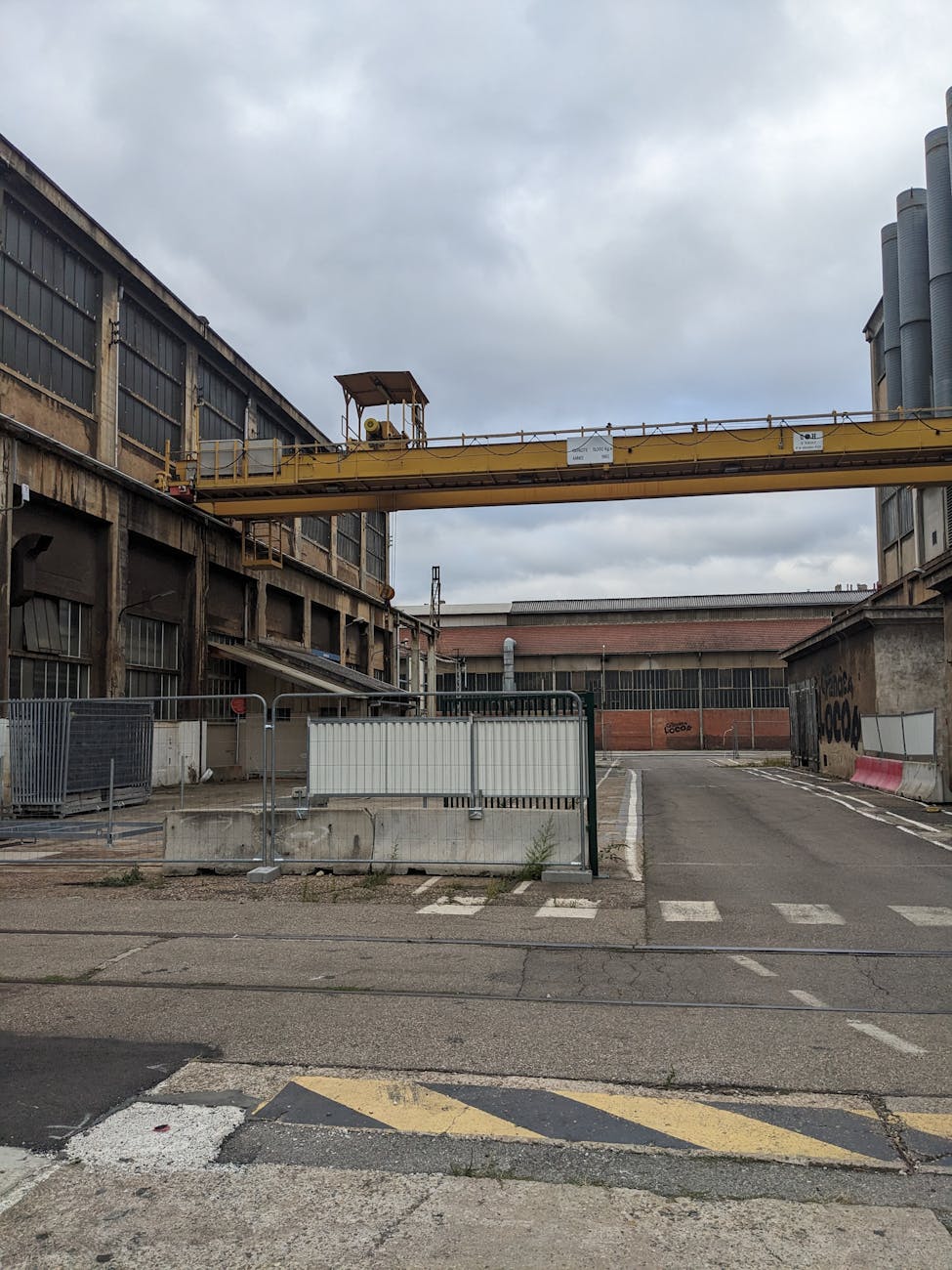 Bâtiment industriel rustique en France