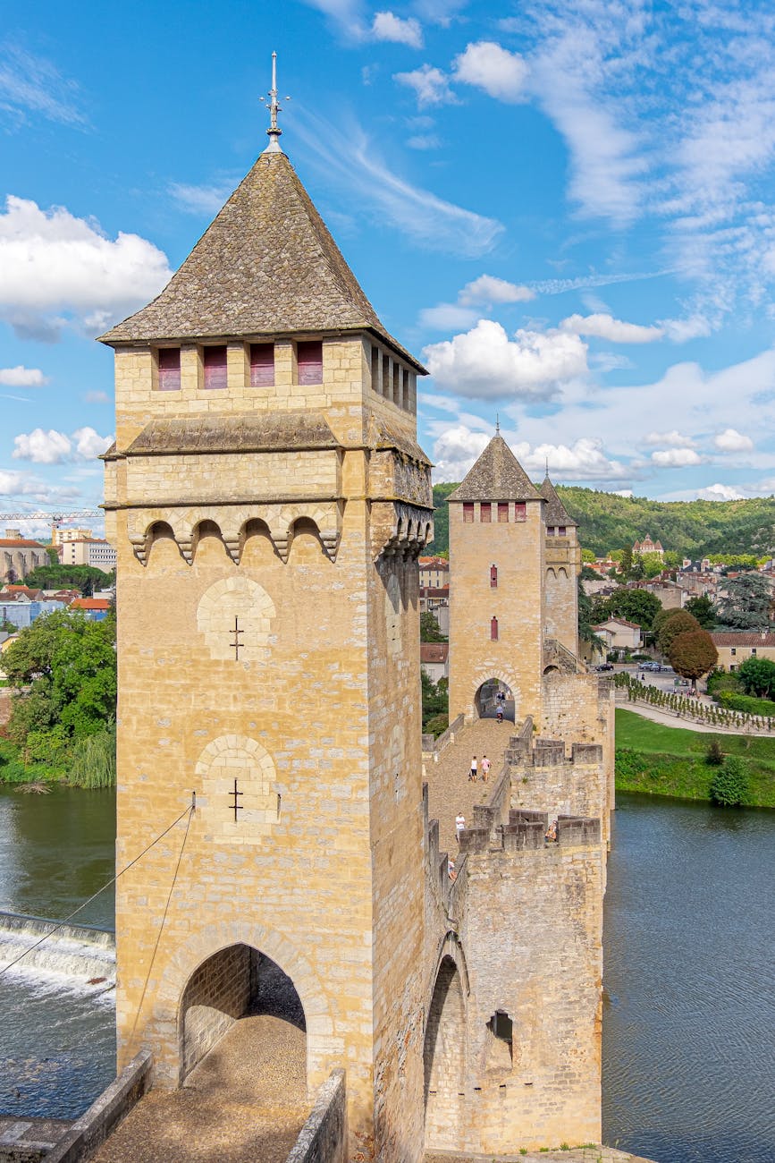 Pont Valentré médiéval à Cahors