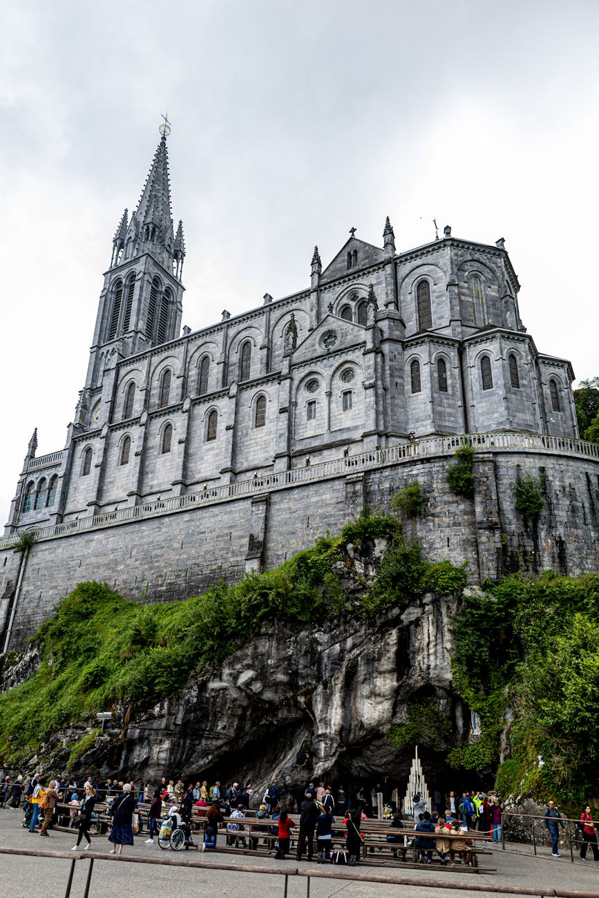 Basilique de Lourdes, architecture néo-gothique