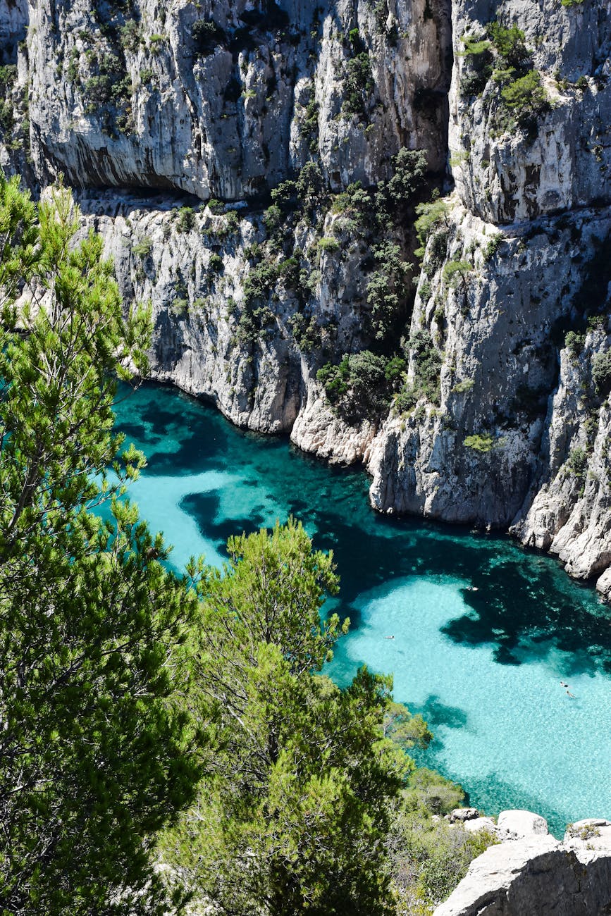 Calanque d'En-Vau aux eaux turquoise en Provence