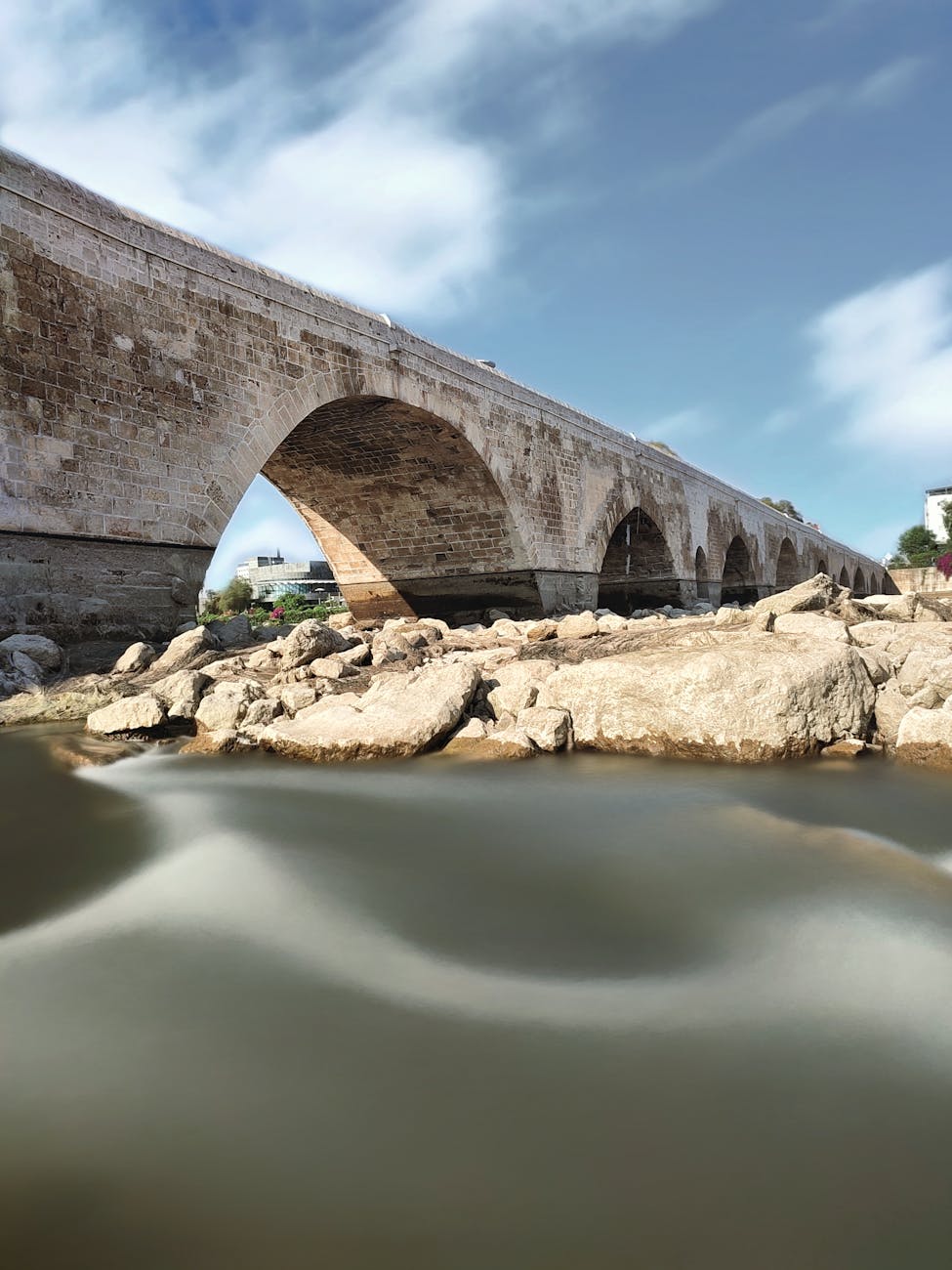 Pont sur la rivière Mayenne