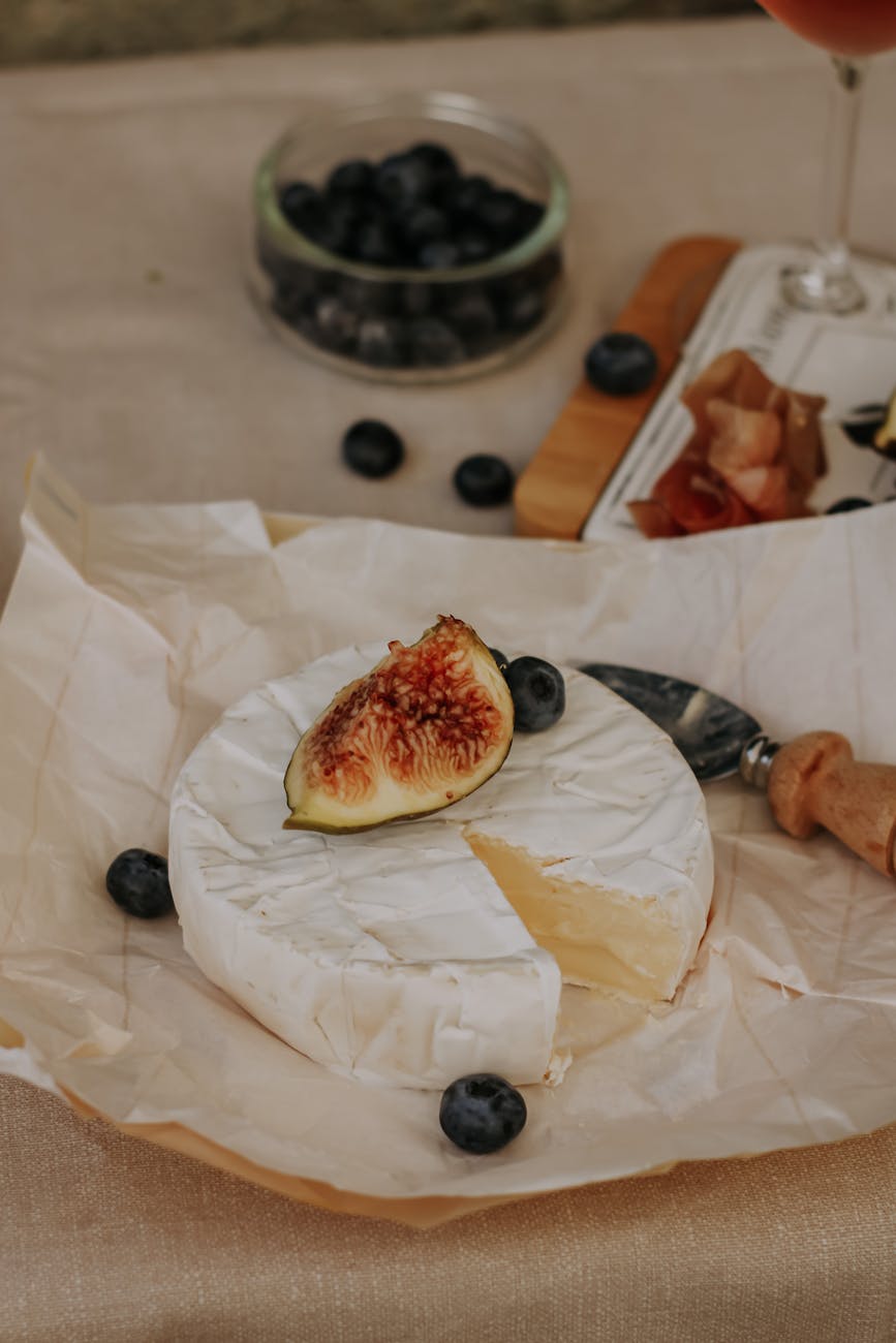 Brie de Melun AOP avec fruits et figues