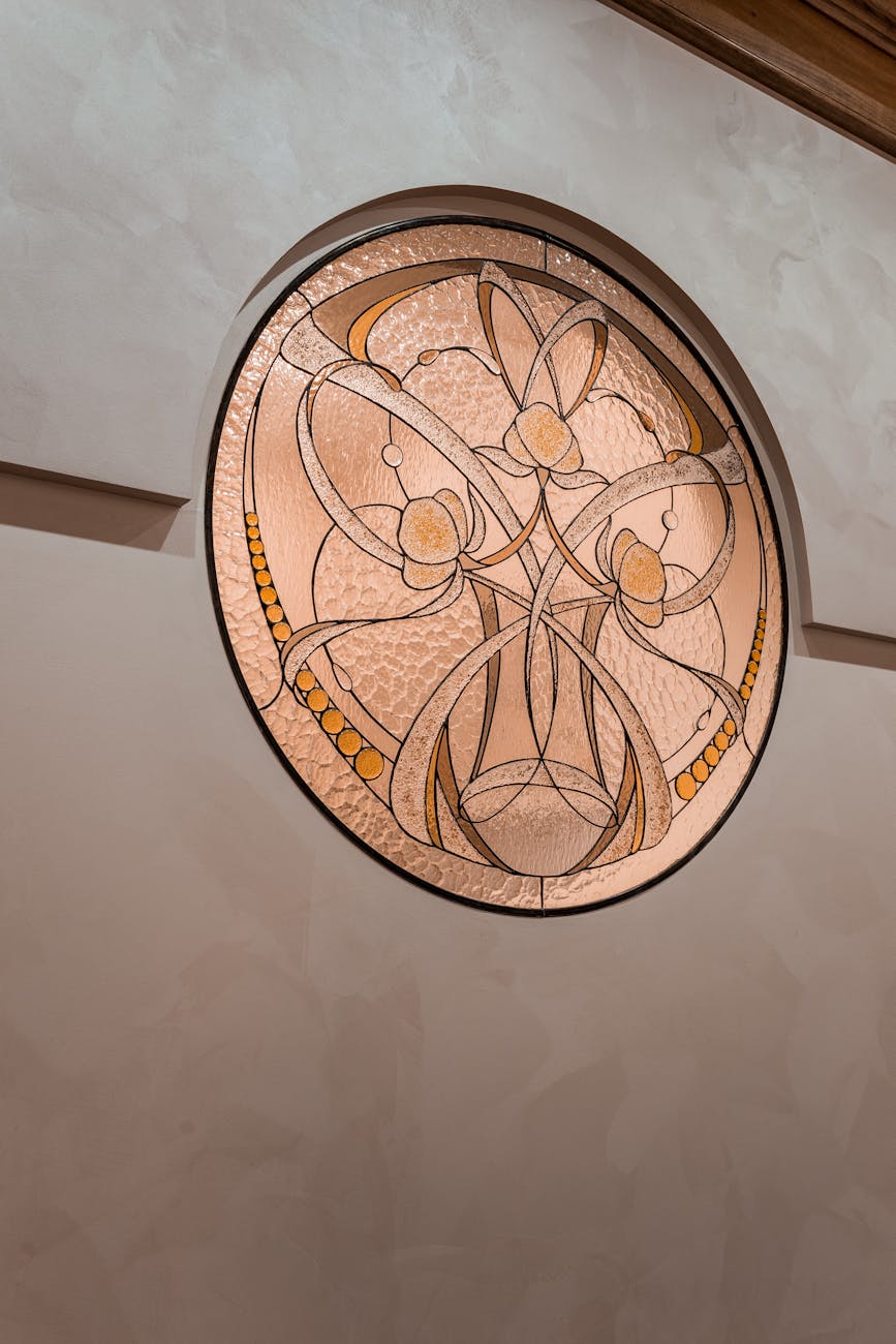 Vitrail Art nouveau aux motifs floraux