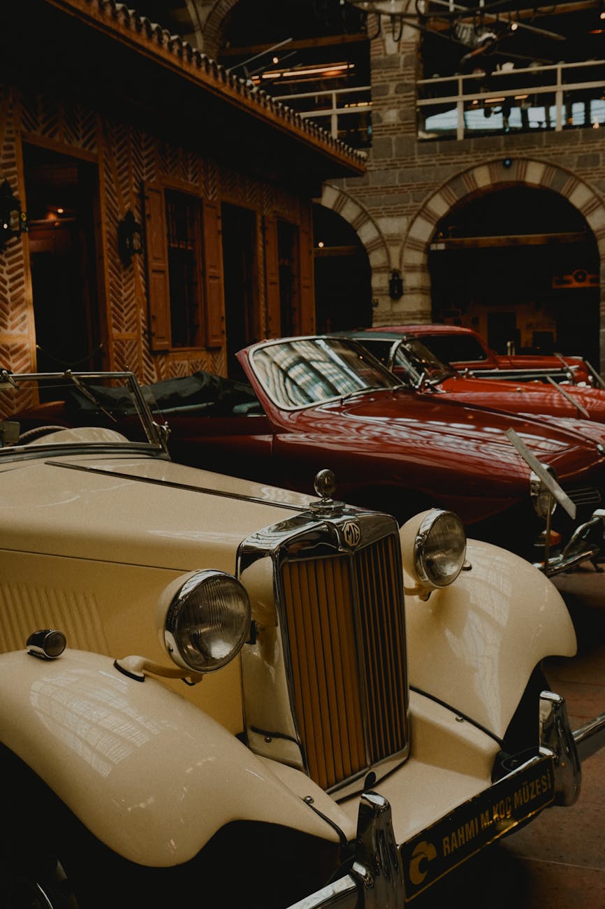 Voitures classiques en musée automobile
