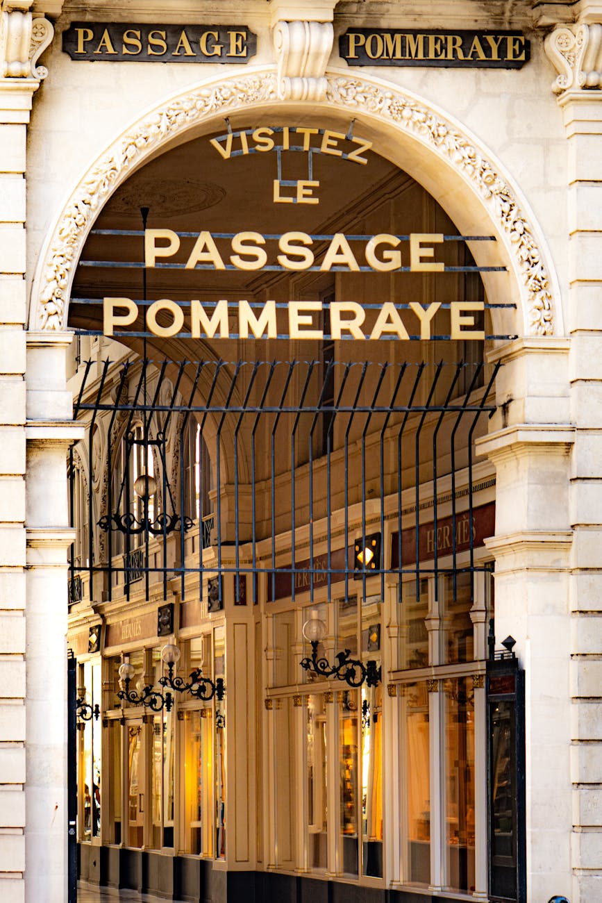 Passage Pommeraye à Nantes — galerie marchande historique