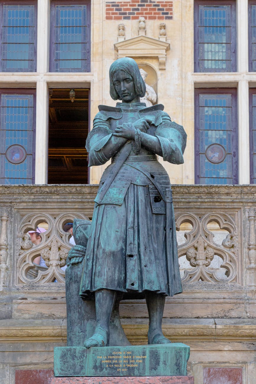 Statue de Jeanne d'Arc à l'Hôtel Groslot d'Orléans