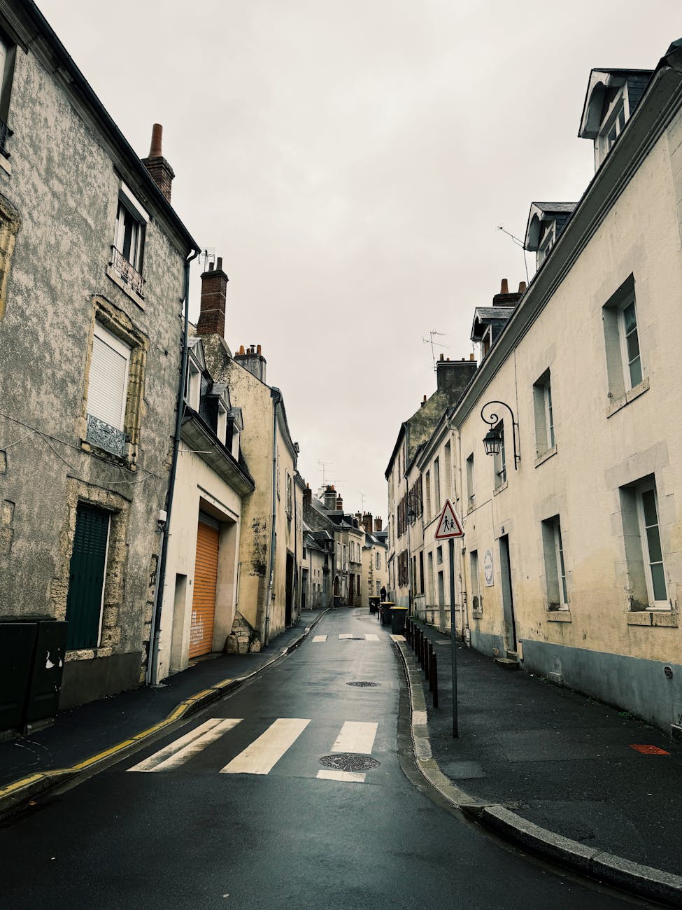Rue pavée du centre historique d'Orléans