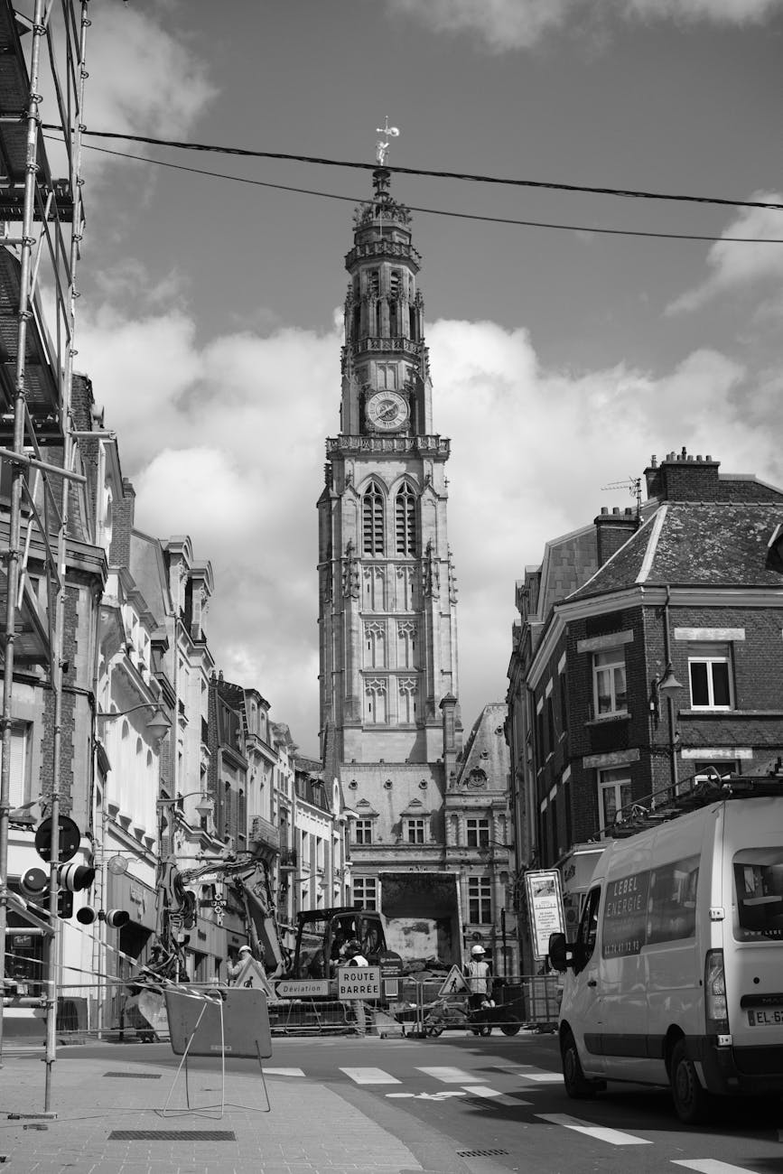 Beffroi d'Arras en noir et blanc, Hauts-de-France
