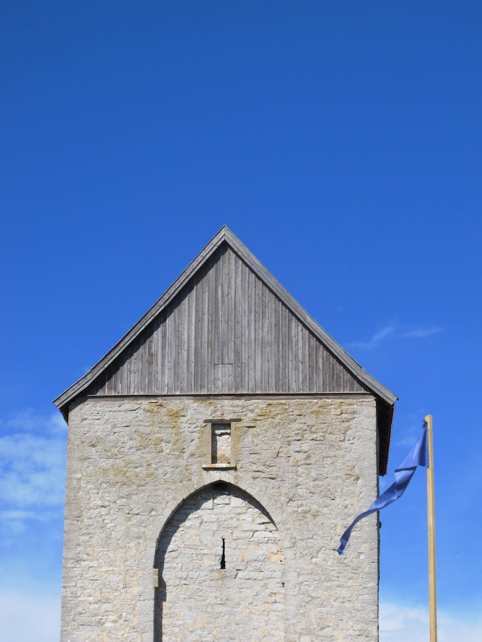 Tour médiévale fortifiée en pierre