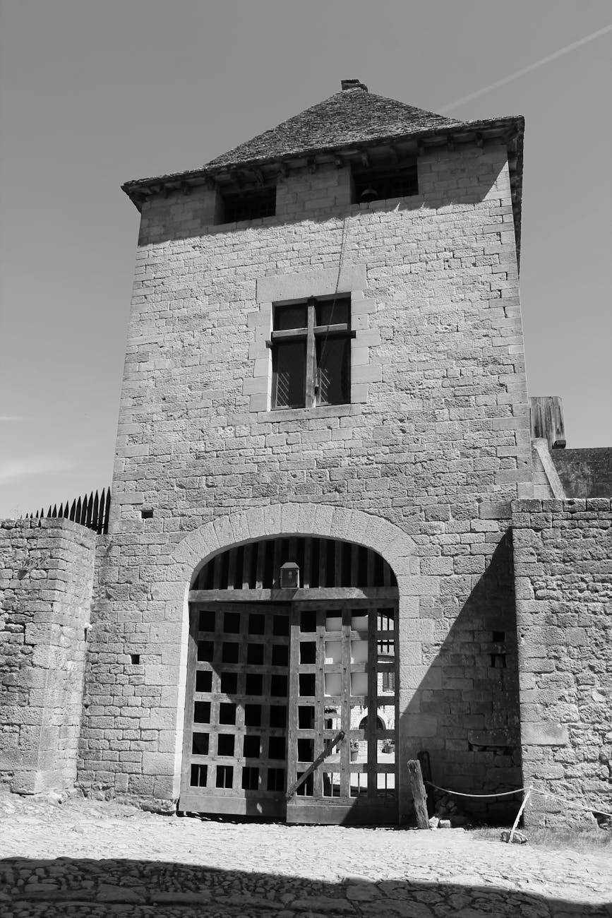 Porte fortifiée d'enceinte médiévale