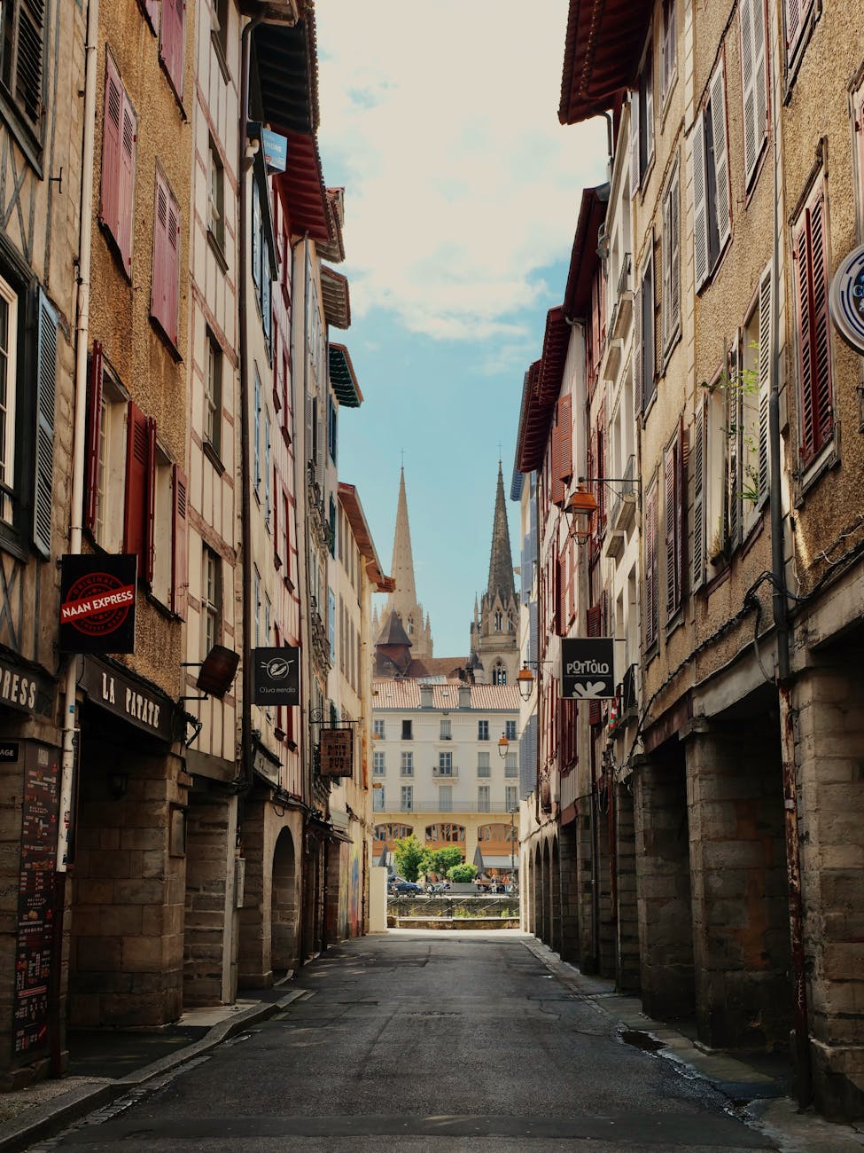 Ruelles et cathédrale de Bayonne