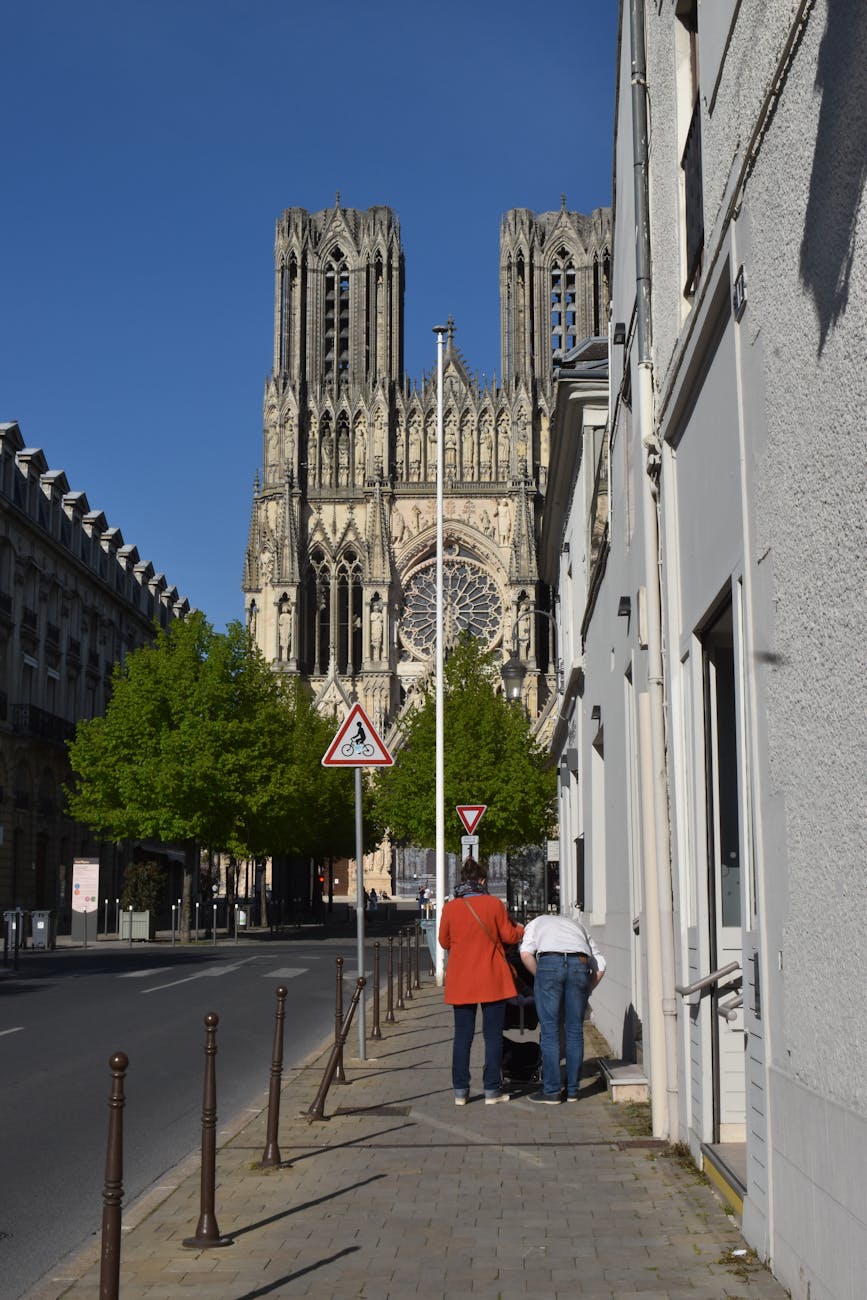 Vue urbaine de la cathédrale Notre-Dame de Reims