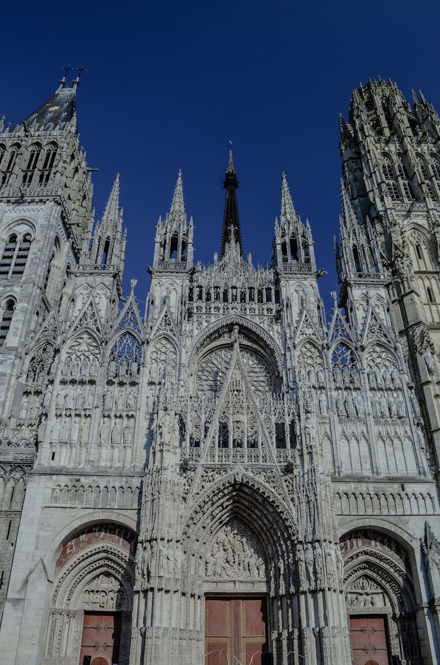 Façade gothique de la cathédrale Notre-Dame de Rouen