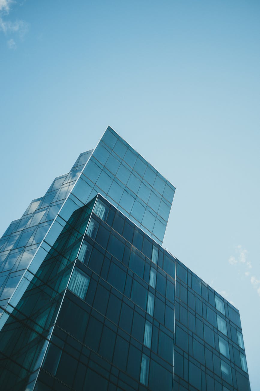 Gratte-ciel contemporain en verre