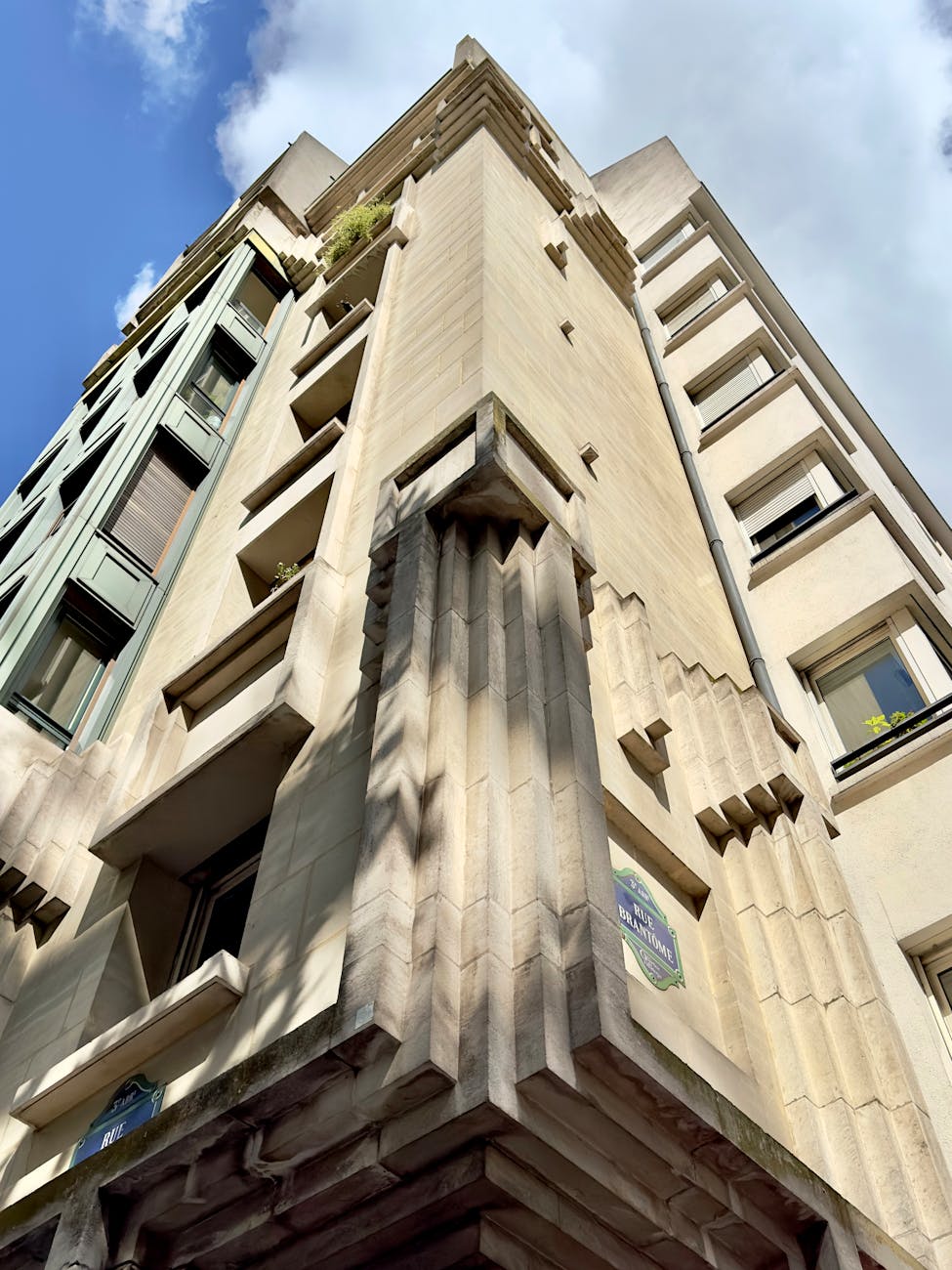 Façade Art Déco aux lignes géométriques