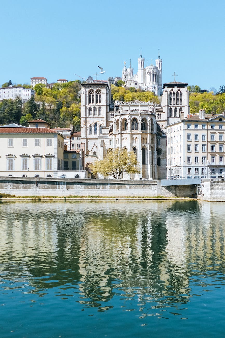 Maisons en pierre le long de la Saône