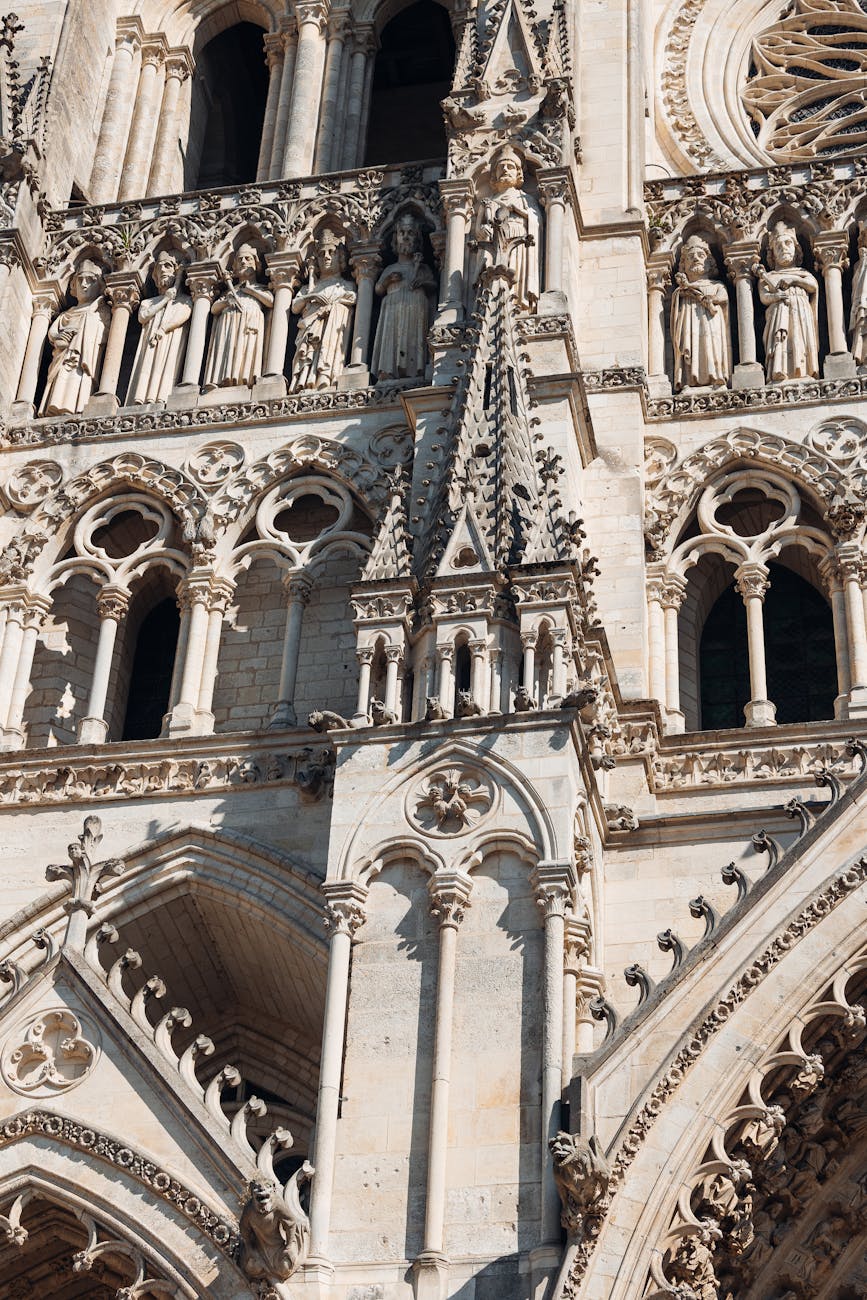 Façade gothique de la cathédrale Notre-Dame d'Amiens