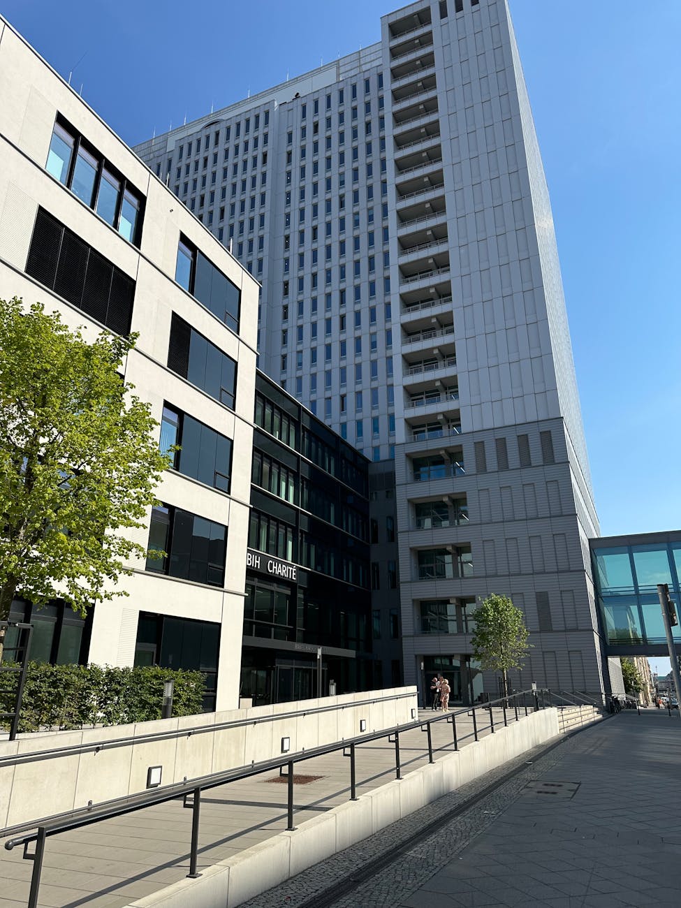 Architecture moderne d'hôpital universitaire
