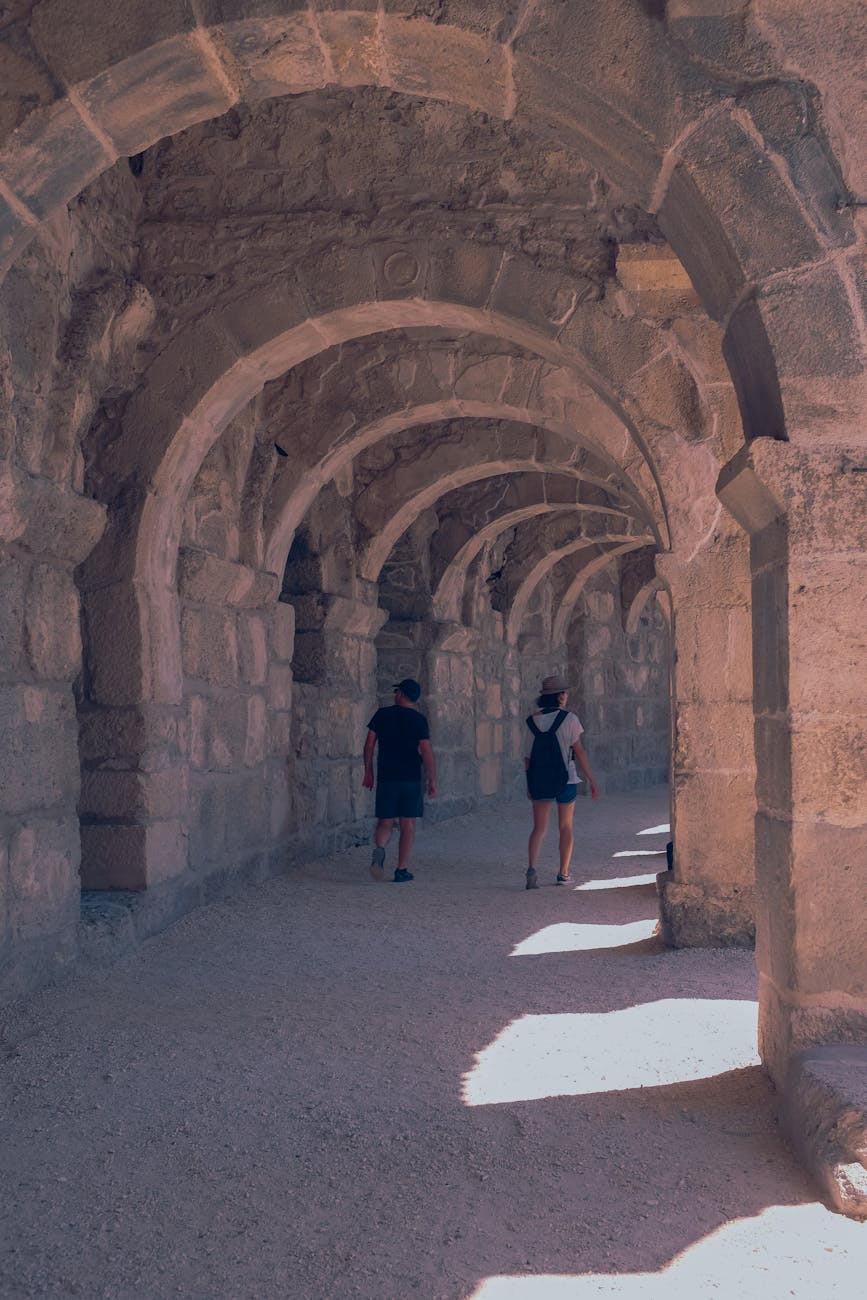 Arcades en pierre d'un bâtiment ancien
