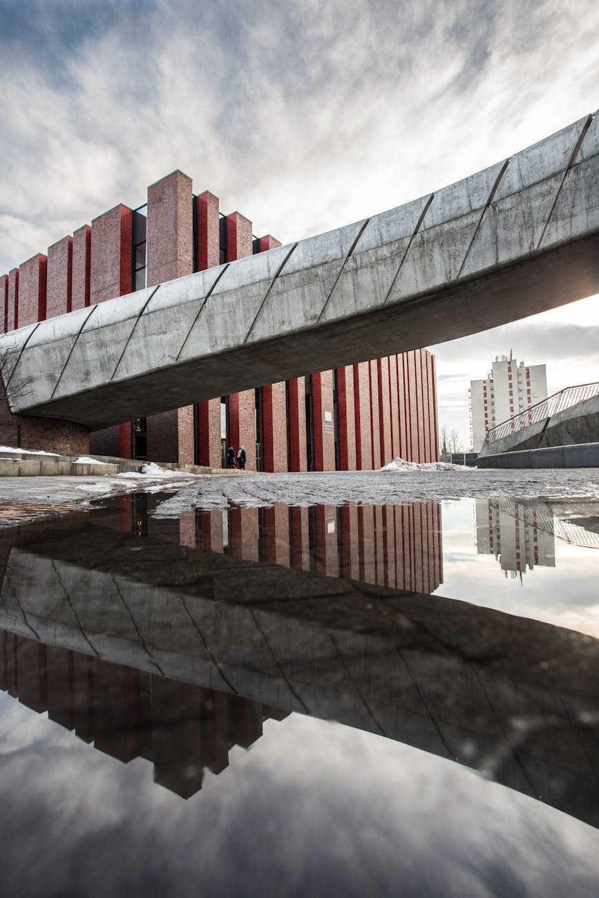 Współczesna architektura mostu w Strefie Kultury w Katowicach