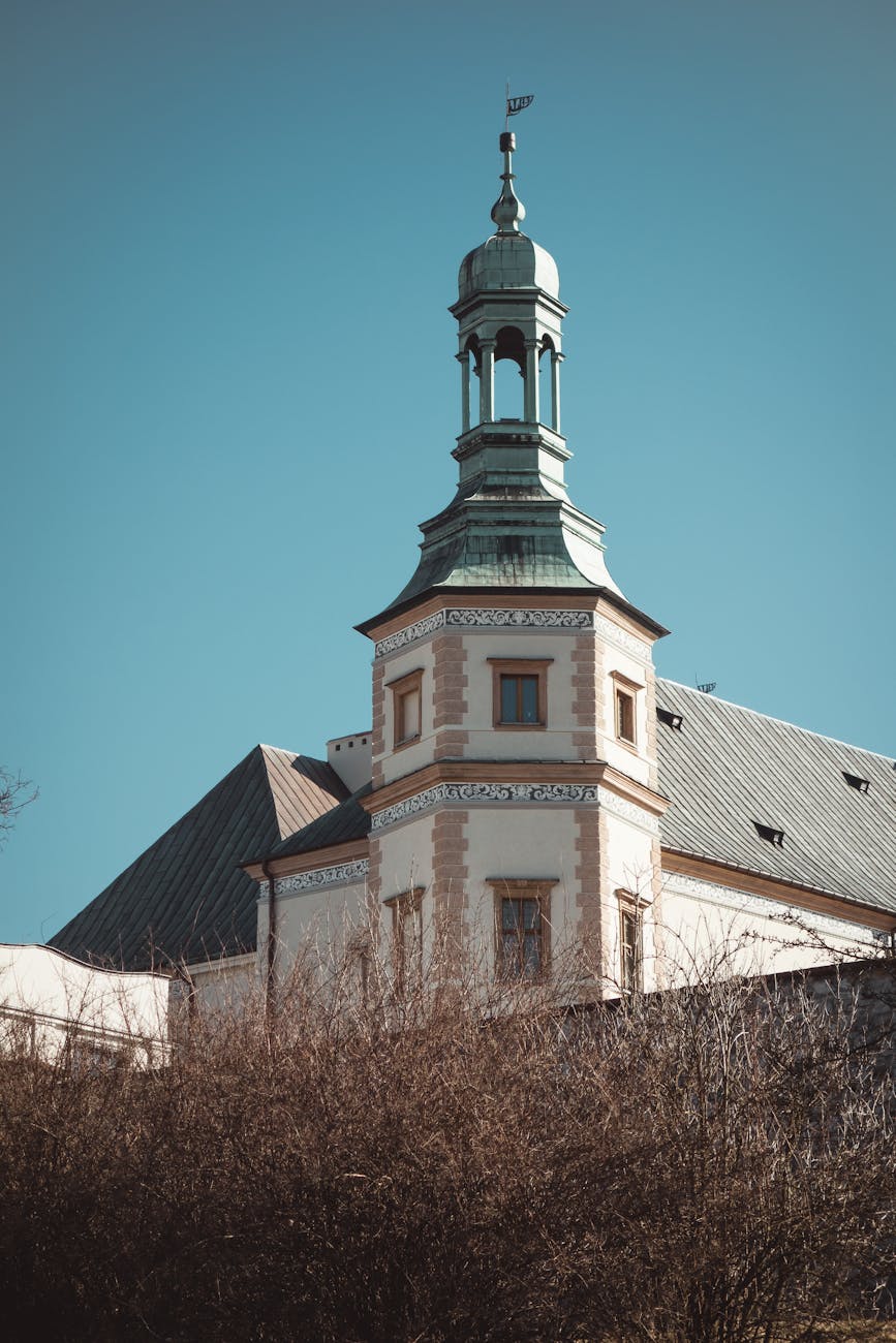 Barokowa wieża Pałacu Biskupów Krakowskich w Kielcach
