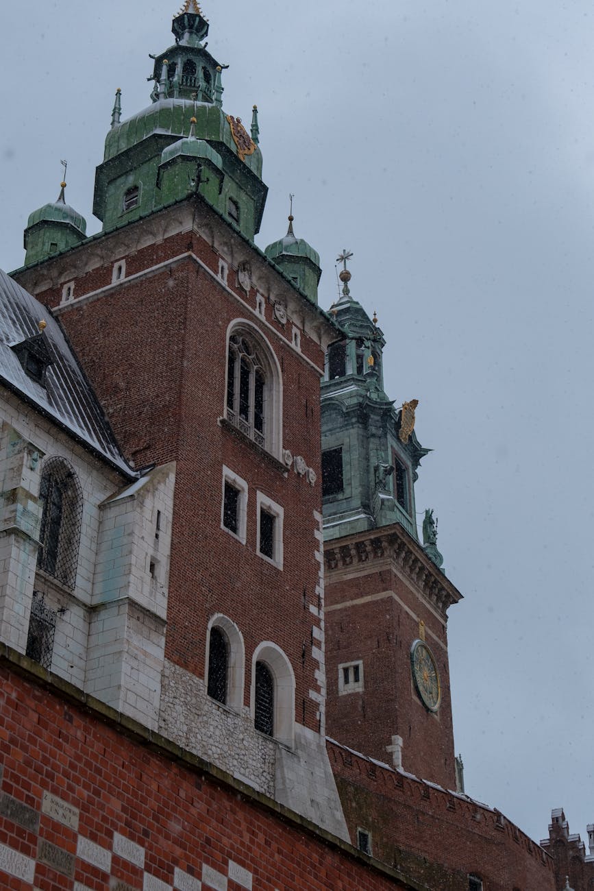 Wieże Zamku Królewskiego na Wawelu w Krakowie
