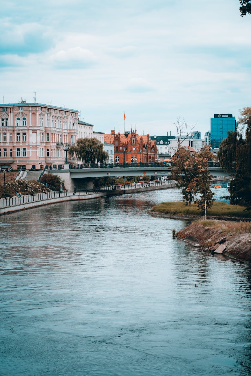 Widok na Brdę i zabytkową architekturę Bydgoszczy