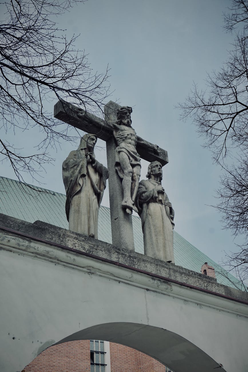 Gotycka rzeźba religijna z postacią Chrystusa w Opolu