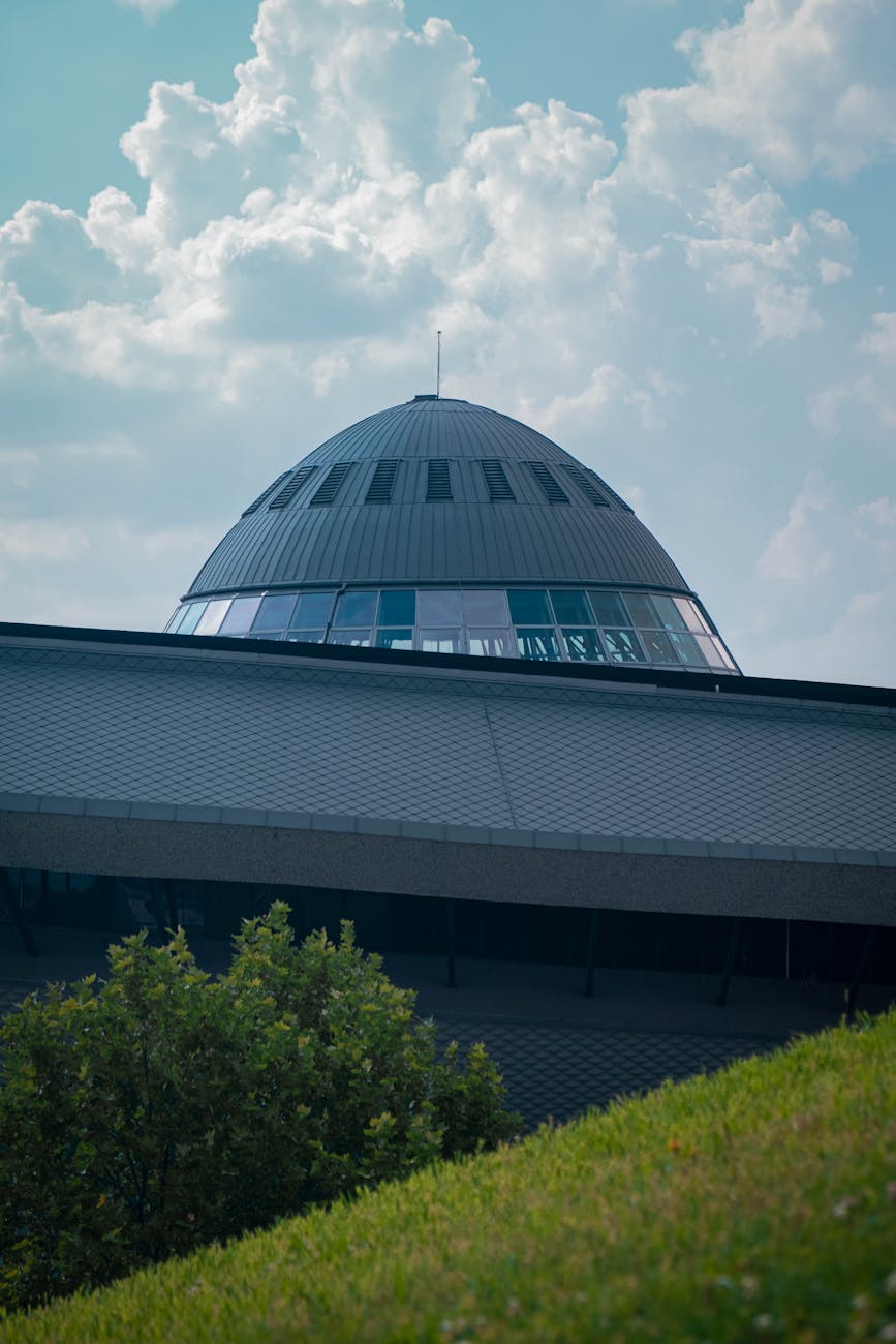 Dach hali Spodek w Katowicach – nowoczesna architektura