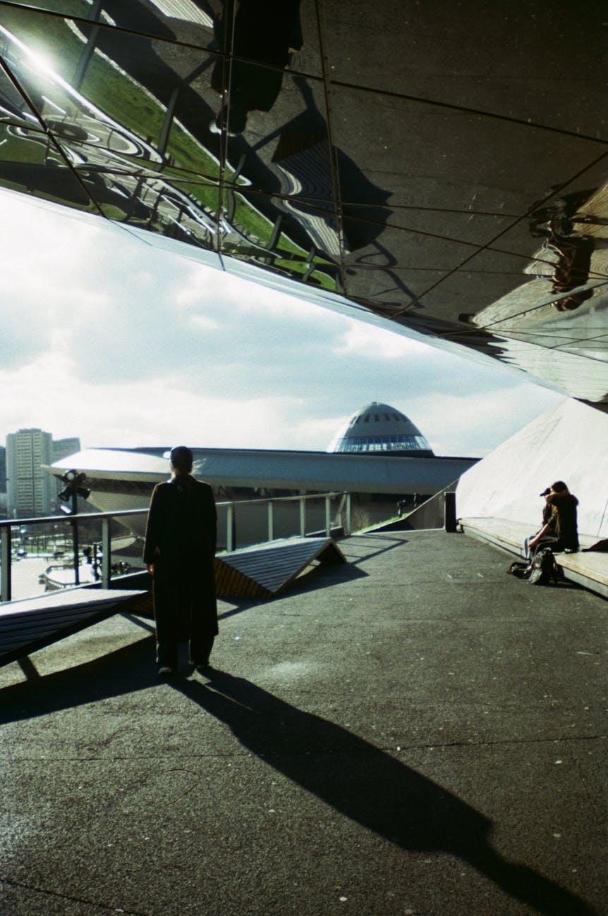 Nowoczesna architektura miejska Katowic z refleksami