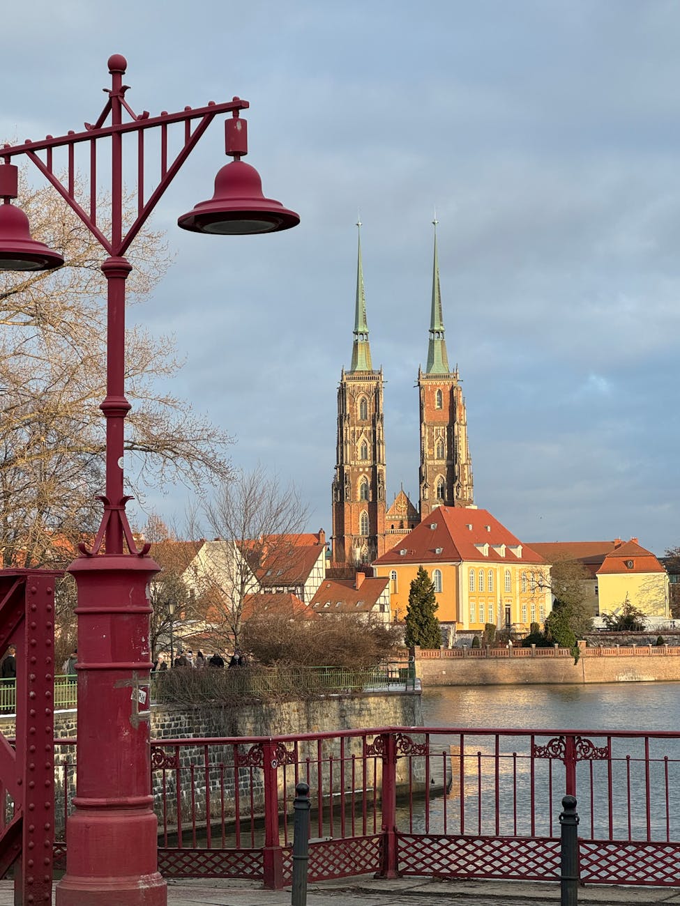Most Tumski we Wrocławiu z widokiem na katedrę